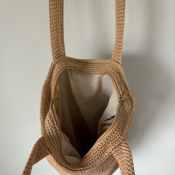 Elegant Tan Knit Tote Bag - Picture 3 of 3